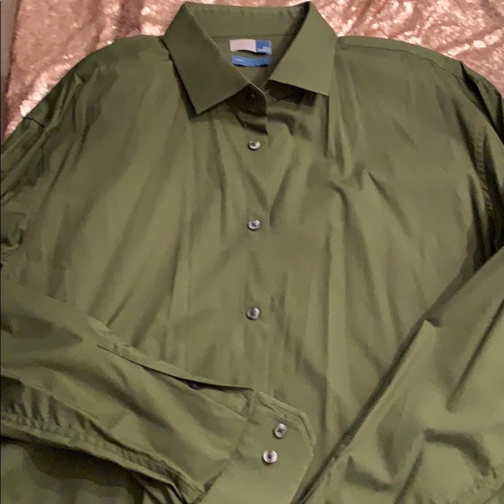Men’s green dress shirt. Long sleeve .